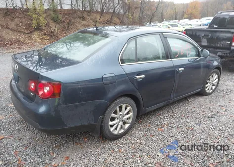 2010 Volkswagen Jetta Limited Edition/Se/Sel from USA, damaged, VIN 3VWRZ7AJ8AM066305